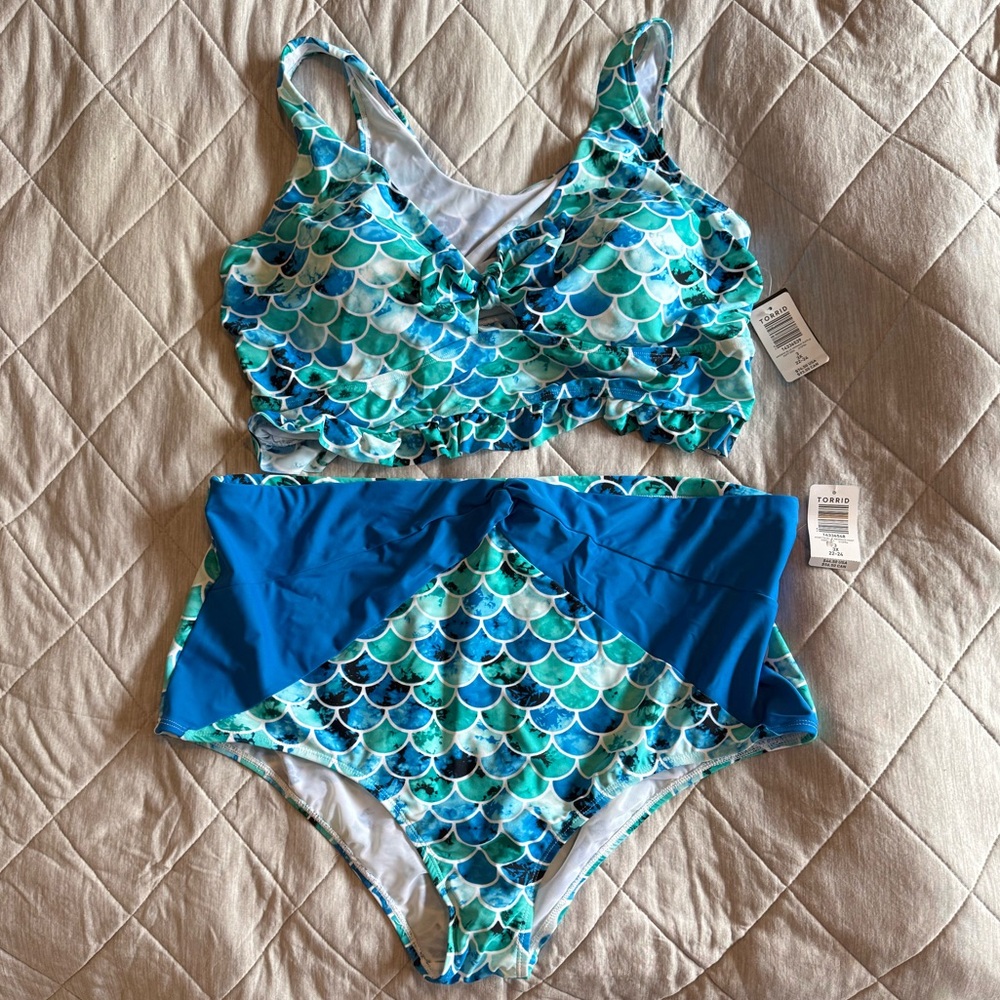 BNWT torrid 3x mermaid tankini with knotted features and scalloped edges